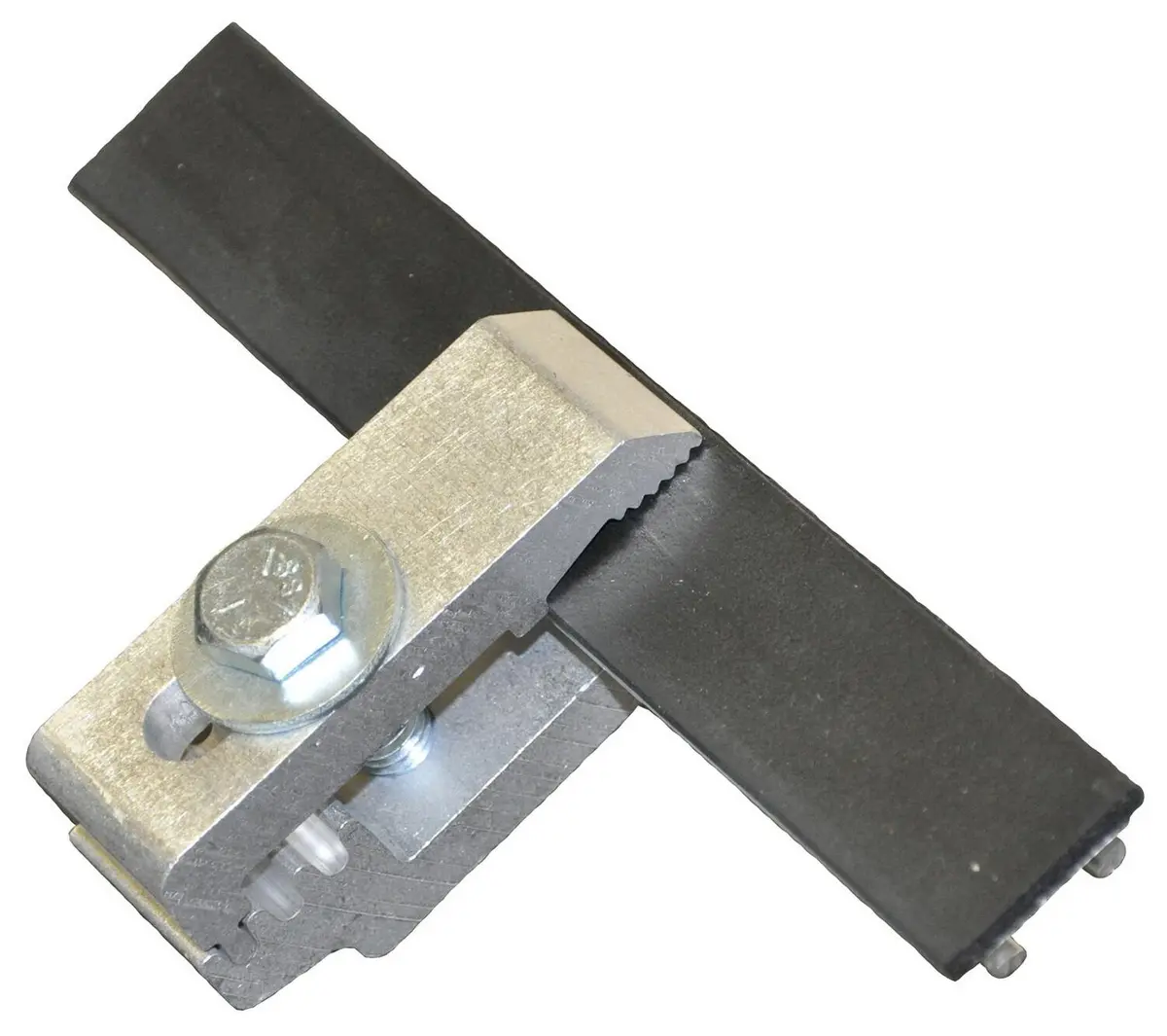 1117588  -  Tl - Tonneaumate Hardware Kit - 07-13 Silv/Sierra W/Out Cargo Management System 1