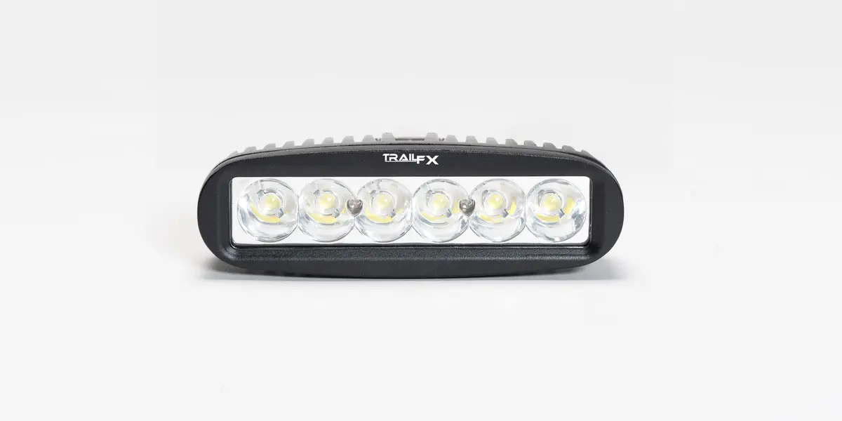 2116131  -  6.25X2 In Rect 18W 1.4A At 12V 25 Deg Spot Beam 1000 Effect Lums Clear Len Blac 1