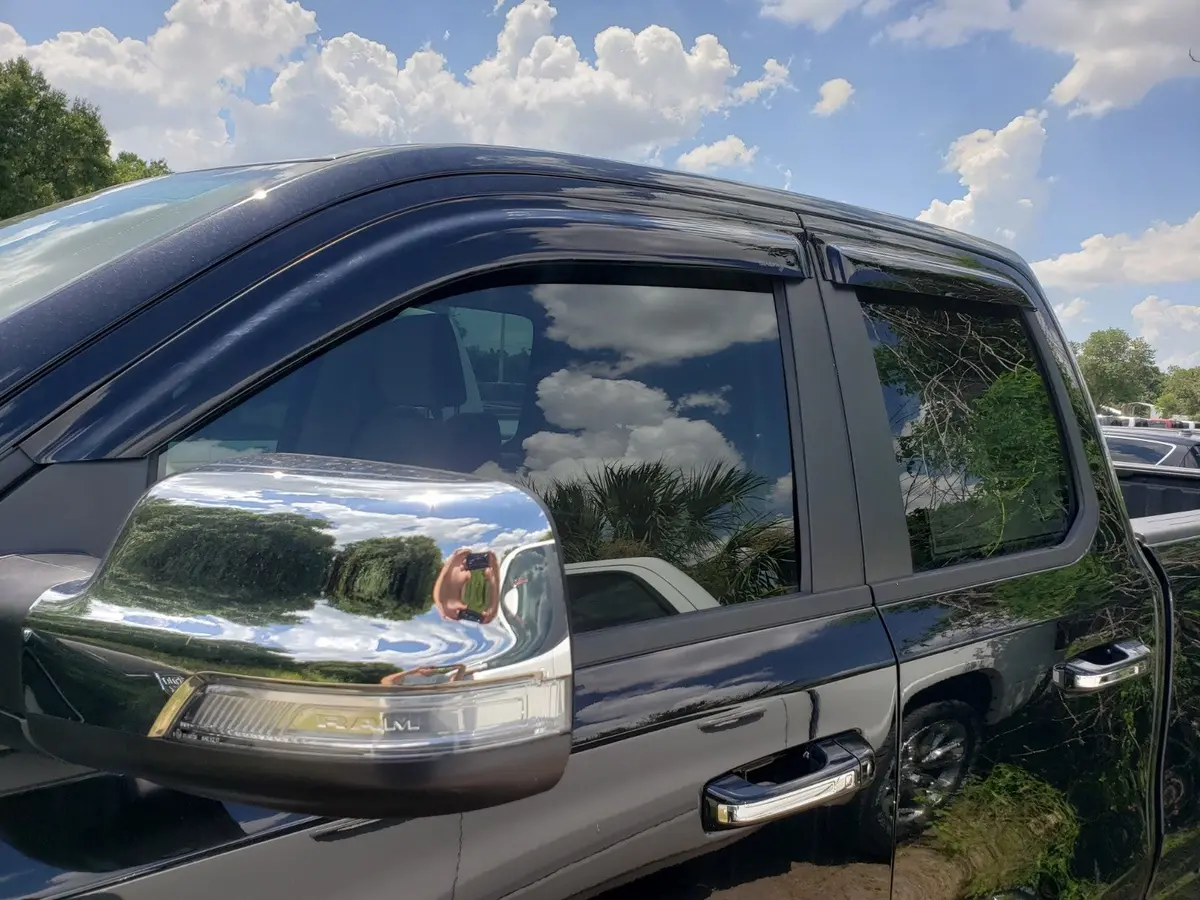 4809H - Side Window Deflector 2