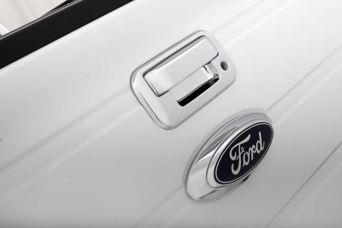 686551  -  Chrome Tailgate Handle Cover 1