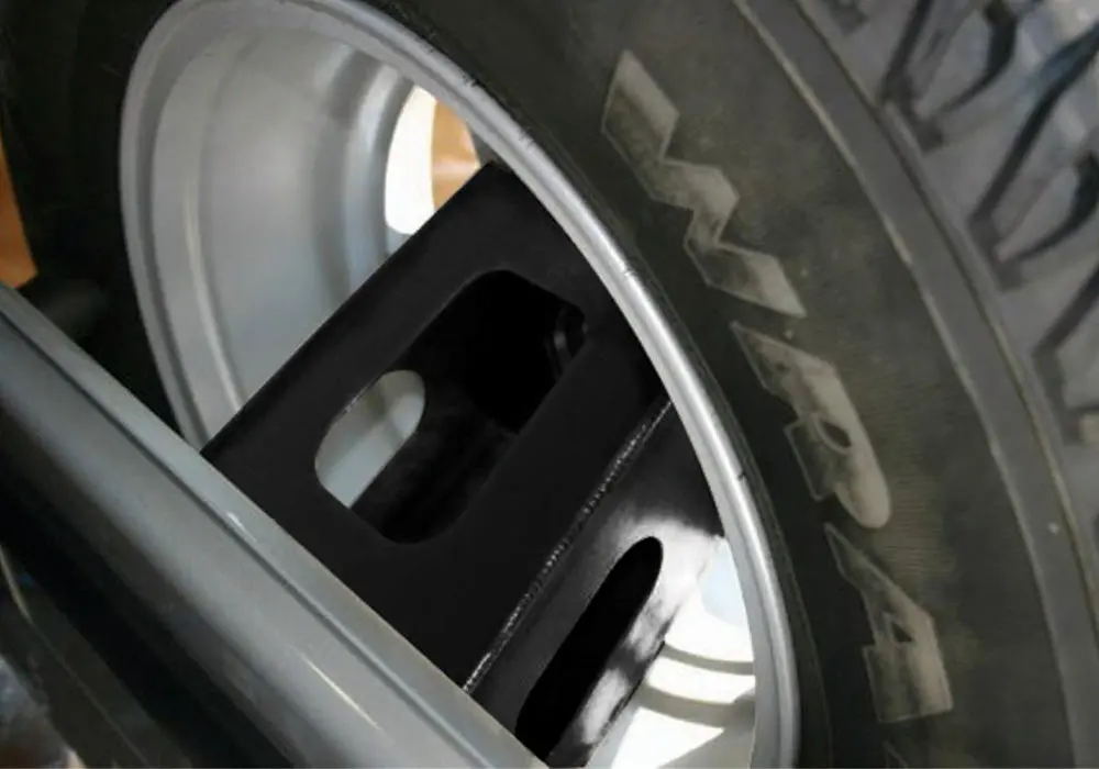 86616  -  Rear Tailgate Tire Extender With Brake Light Extender 1