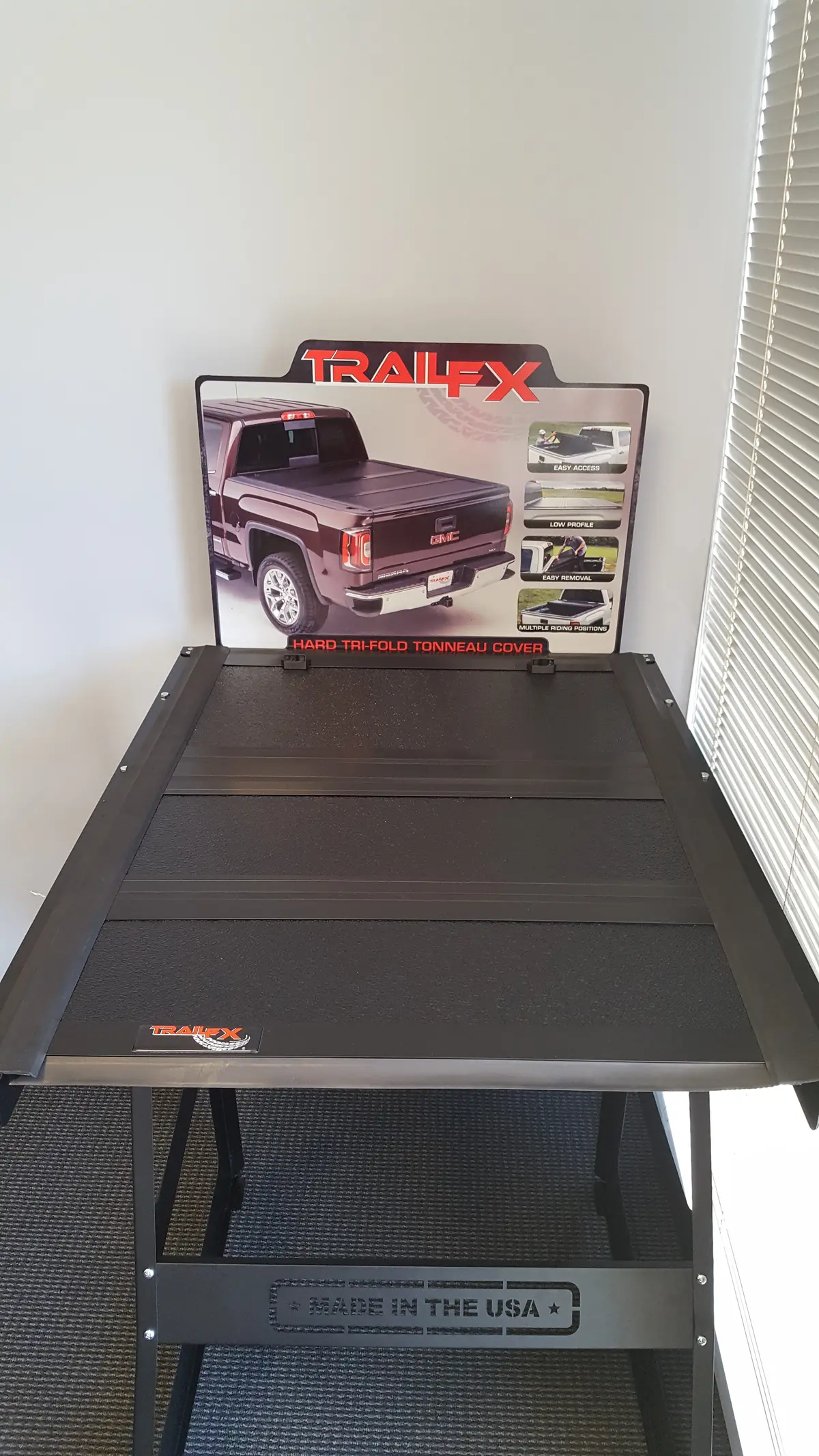 9503  -  Sample Display Stand For Hard Tri Fold Covers 1