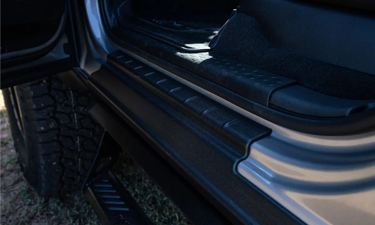 14083  -  Trail Armor Rocker Panel Black, Incl. Side Panels/Sill Plate Cover, 4-Piece Set 1