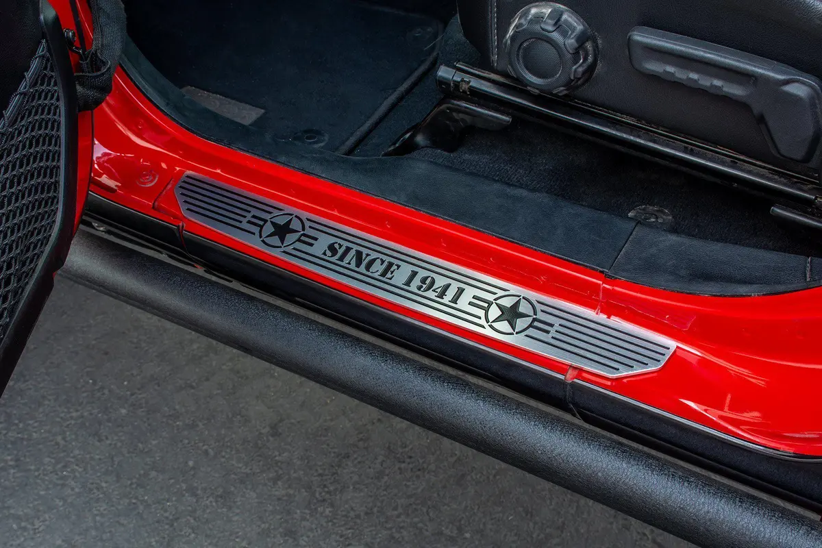 D-Jl-180014-Str2  -  Jeep Jl/Gladiator Front Sill Plates With In.Since 1942 In. Logo 1