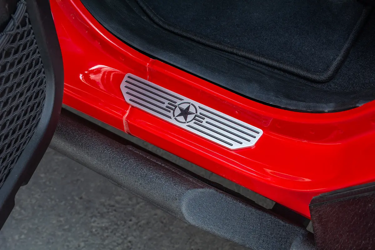 D-Jl-180014-Str4  -  2018+ Jeep Jl Rear Sill Plates With In.Since 1942 In. Logo 1