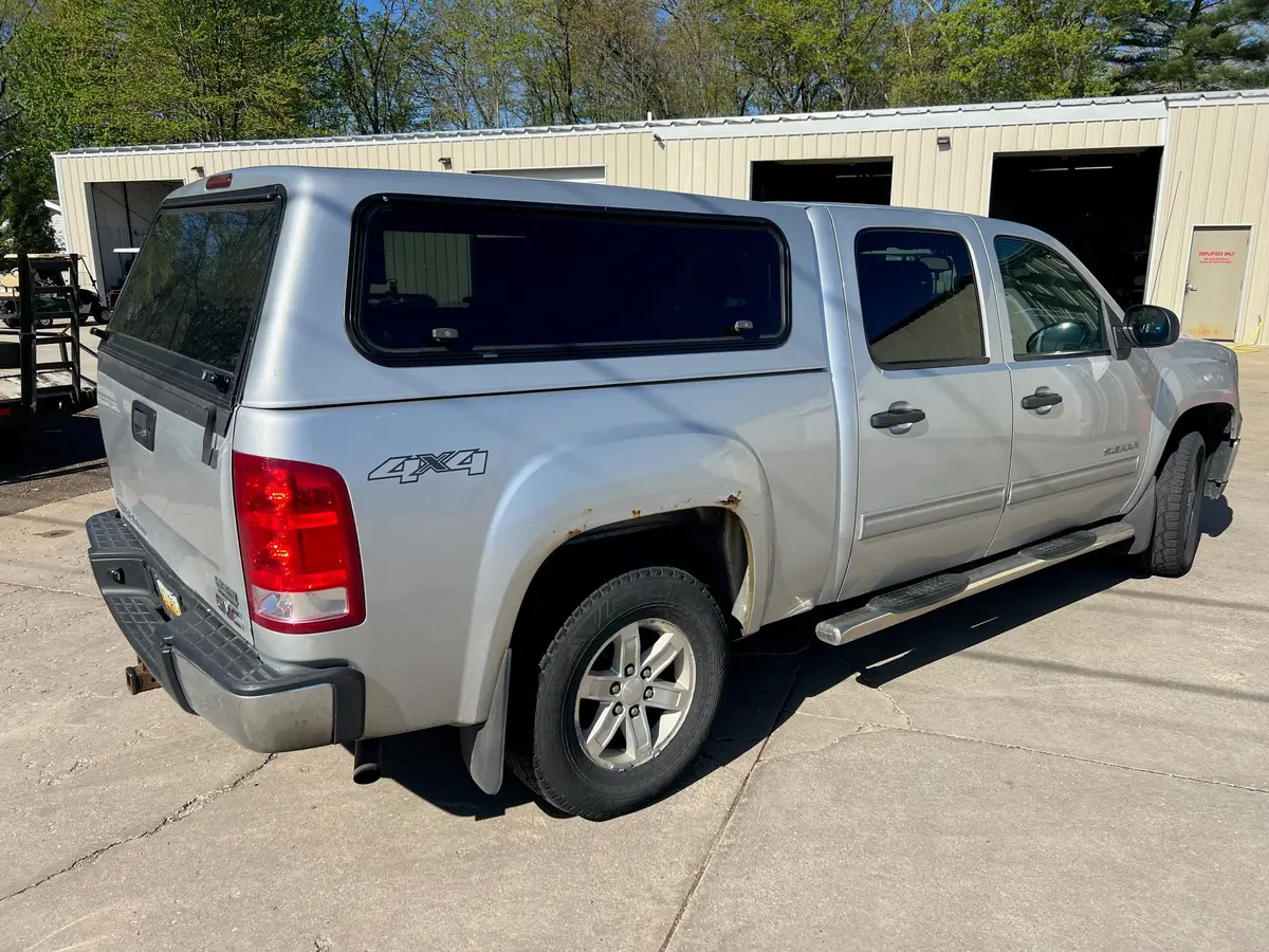 Used Gmc Sierra 07-2013 Crew Cab 5.8' Extra Short Bed Used Topper Location: N-4-3  Code: Cnmmm003 1