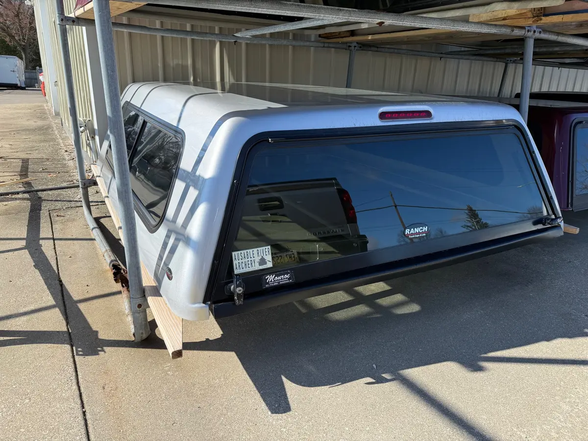 Used Ford F150 6.5' Short Box 2009-2014 Fiberglass Truck Topper Camper Shell Code: Cnmf004 Location: N-1-1 1