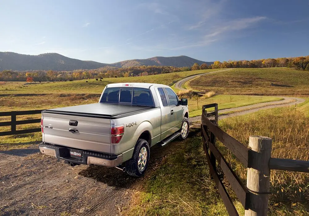 779101 - Deuce Tonneau Cover - Black - 2017-2024 Ford F-250/350/450 6' 10" Bed 2