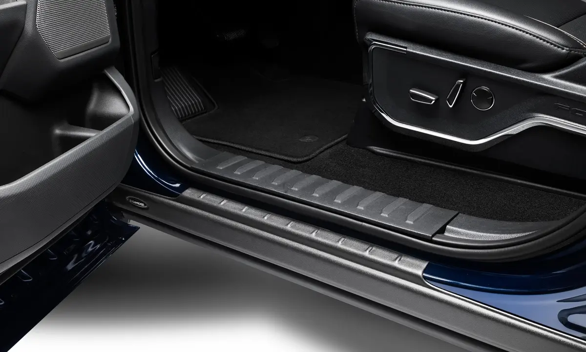 14136  -  Trail Armor Rocker Panel Black, Incl. Side Panels/Sill Plate Cover, 4-Piece Set 1