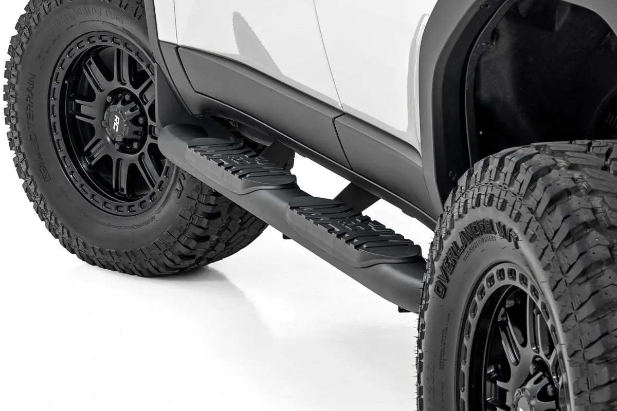 21018  -  Oval Nerf Steps - Black - Toyota Land Cruiser 4Wd (2024-2025) 1