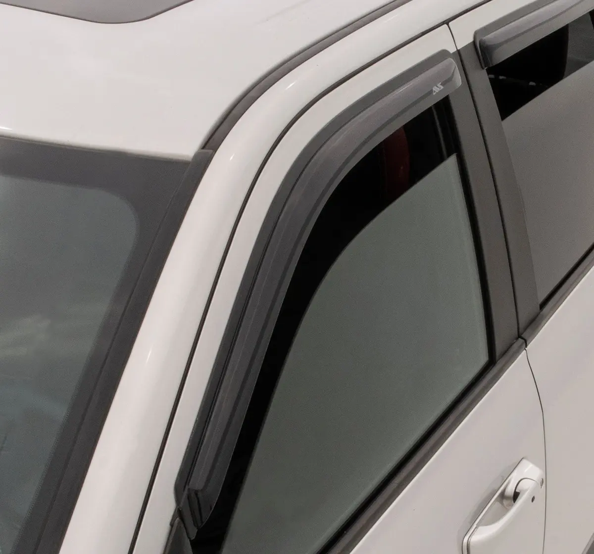 94276  -  Ventvisor Deflector; Smoke; Outside Mount; 4 Pc. 1