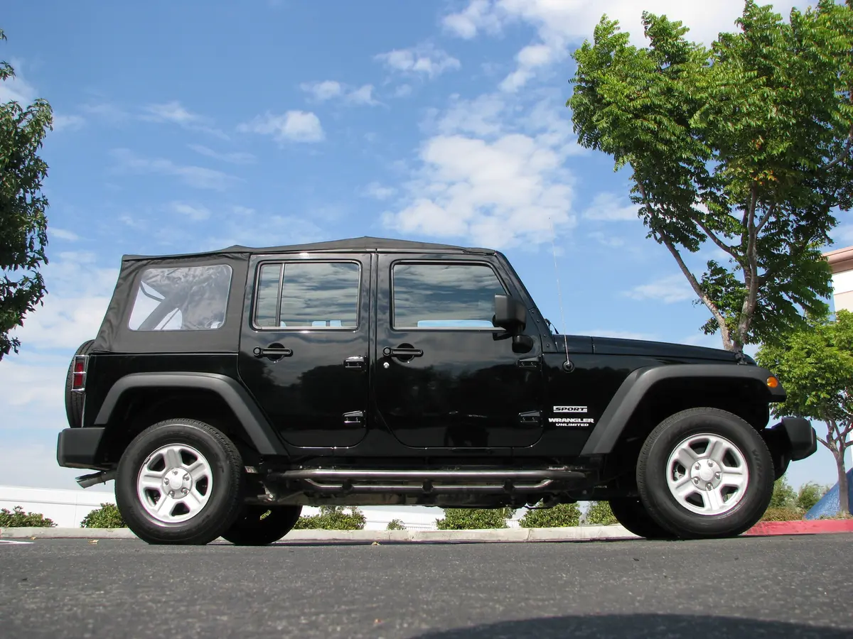 J030t  -  Oval Tube Blk Stl W/Lower Tube Oe Rock Rails And Running Boards Must Be Removed 1