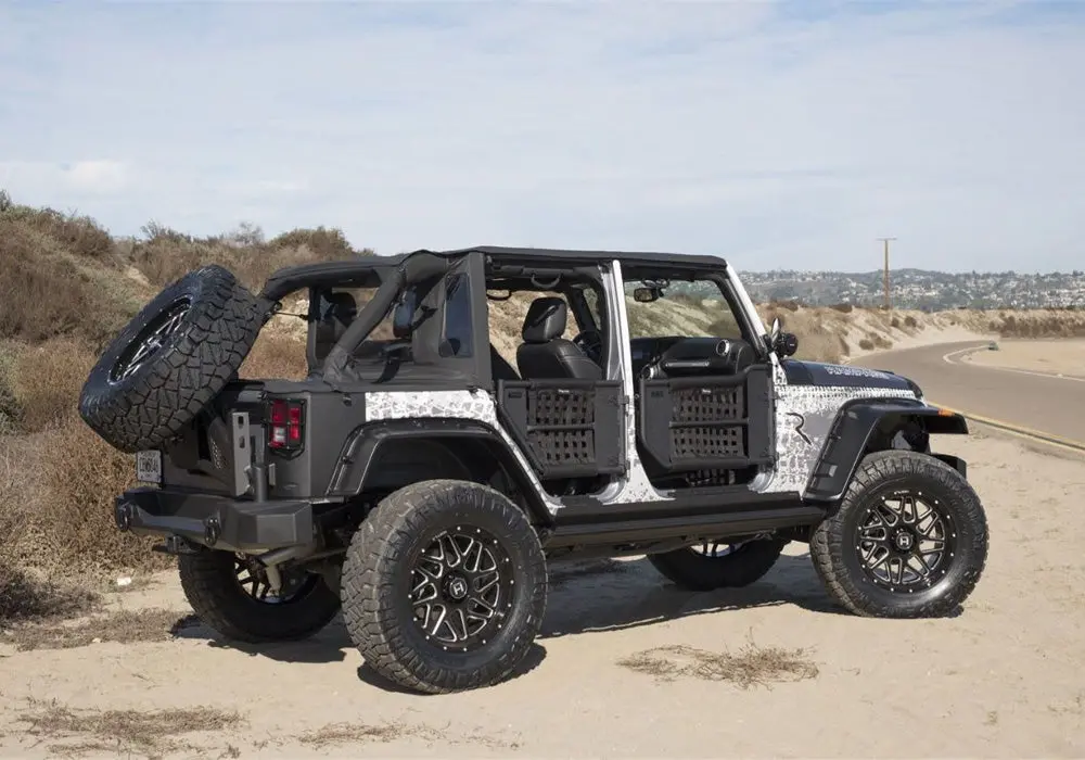 990135  -  Trailview Tonneau Top With Fold-Back Sunroof 1