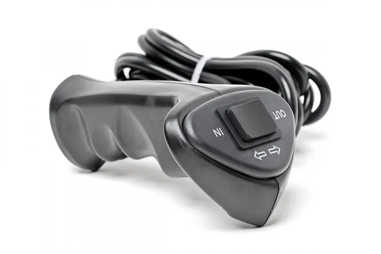 79-00017  -  Wired Winch Remote - 10Ft 1