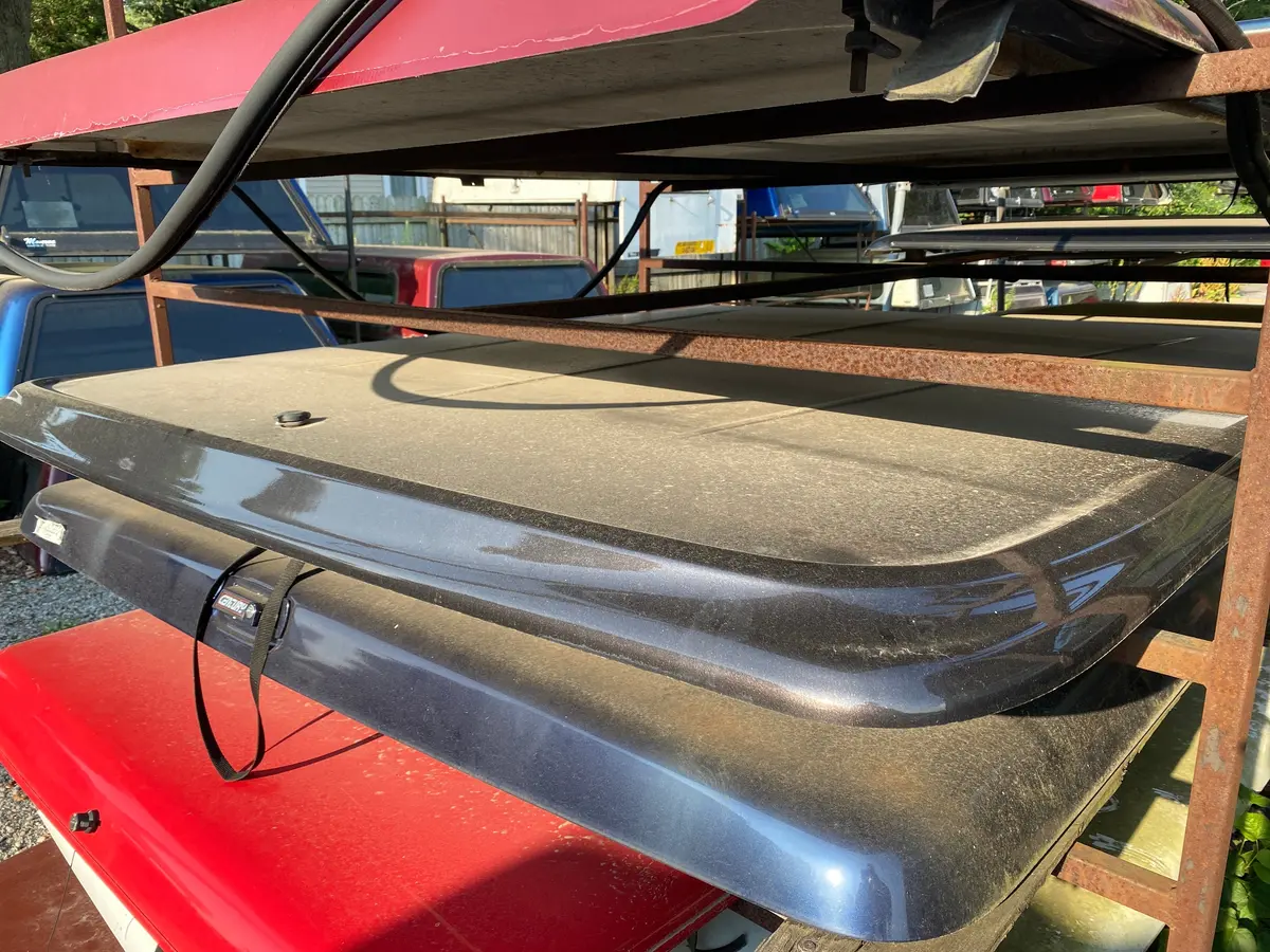 Used Tundra Crew Max 5' Super Short 2007-2013 Fiberglass Lid 8S6 Dk Blue Code: Crh Location: B-7-5 1