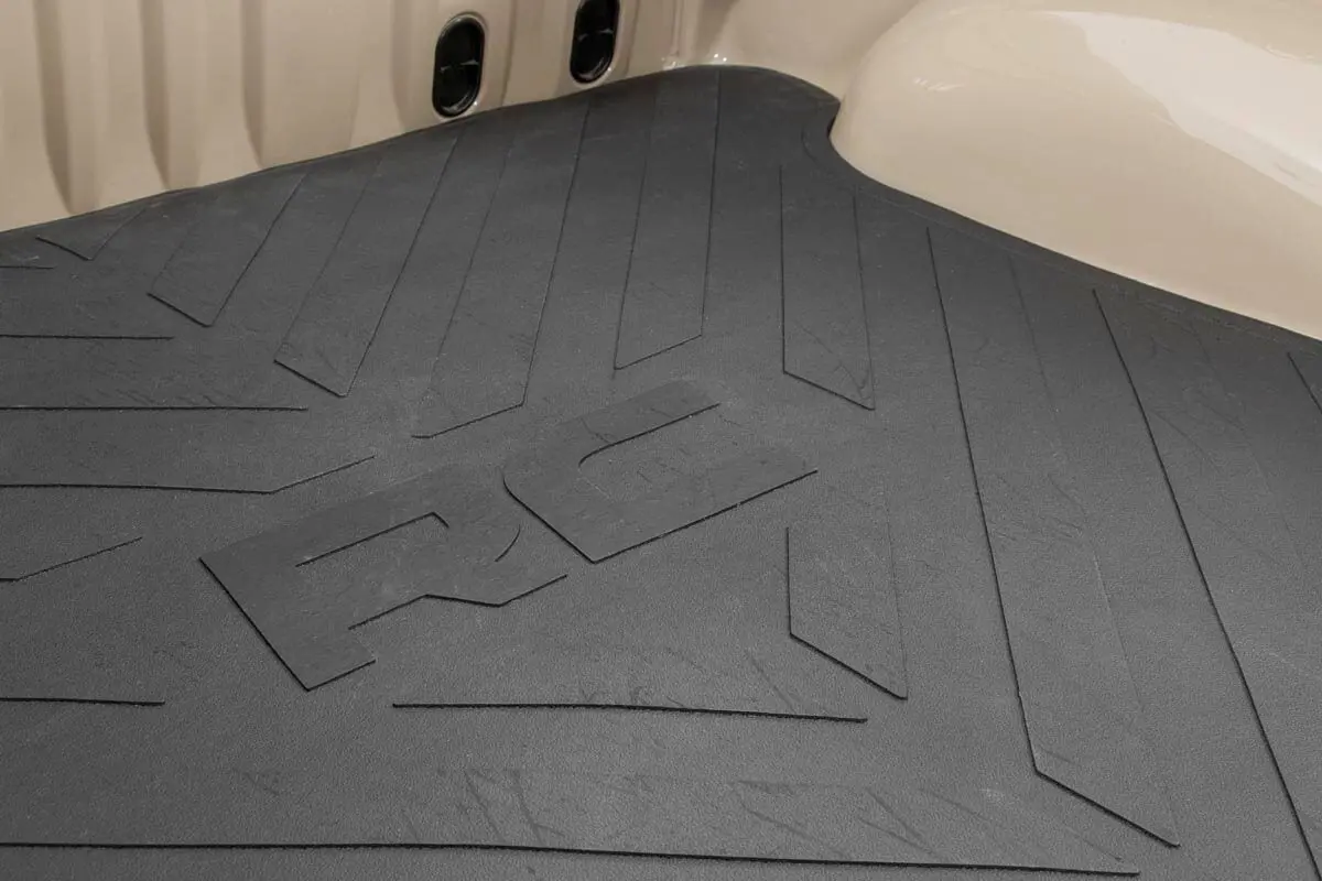 Rcm681  -  Bed Mat - 5'7" Bed - Rc Logo - Toyota Tundra 2Wd/4Wd (2007-2021) 1